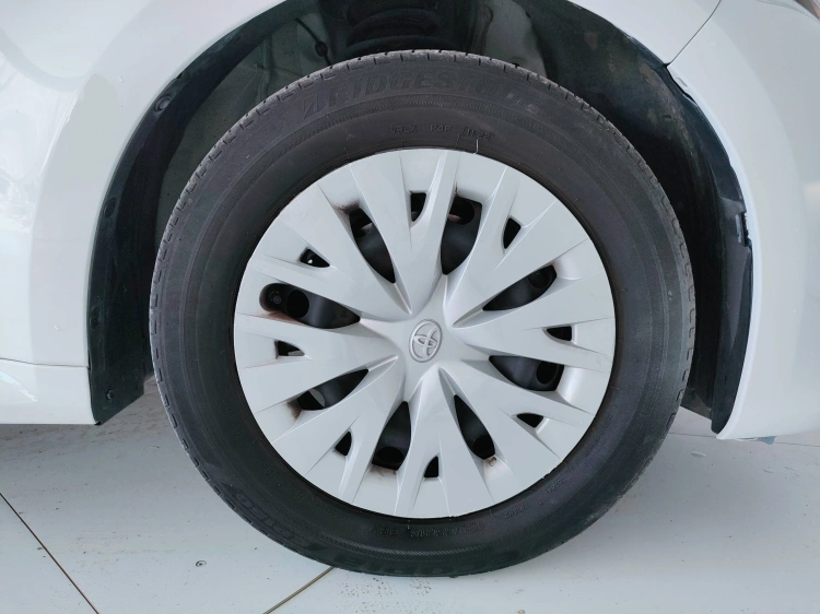 8 - Toyota Yaris Yaris 1.5h Active