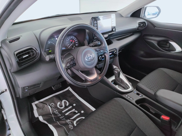 13 - Toyota Yaris Yaris 1.5h Active