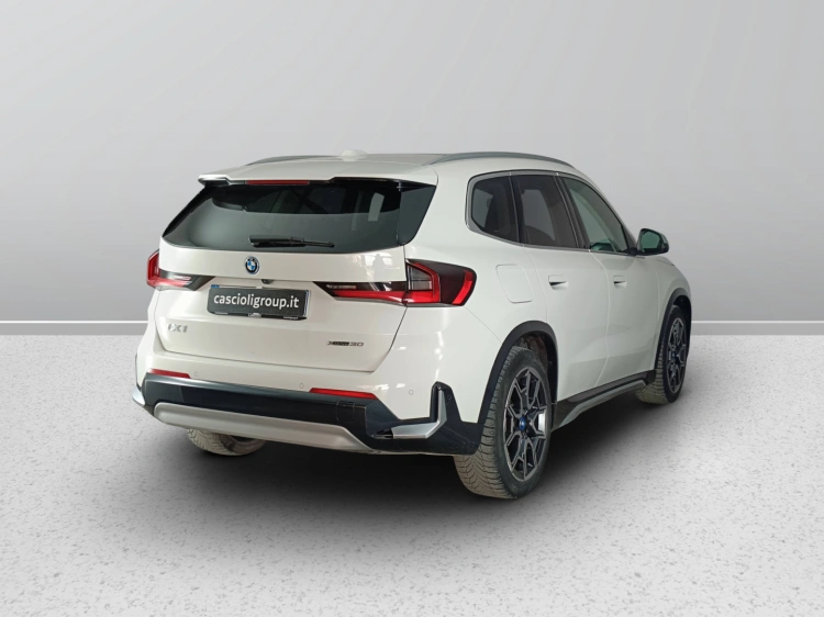 4 - BMW iX1 iX1 xdrive 30 X-Line