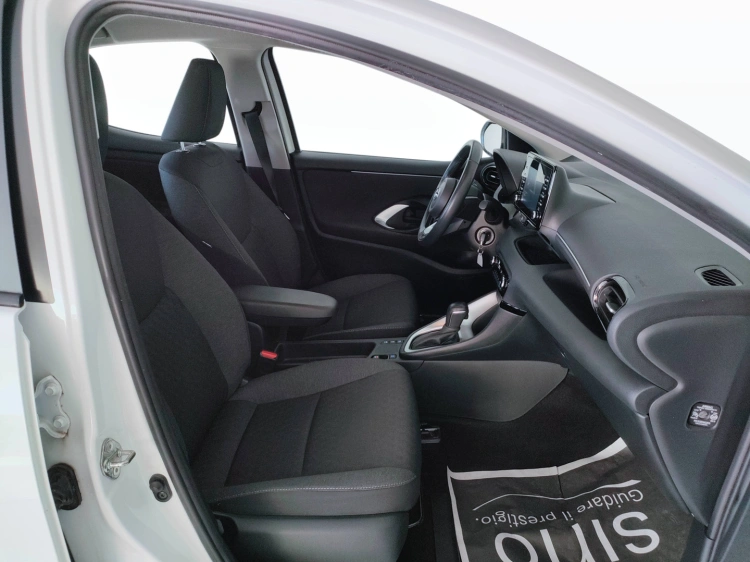 9 - Toyota Yaris Yaris 1.5h Active