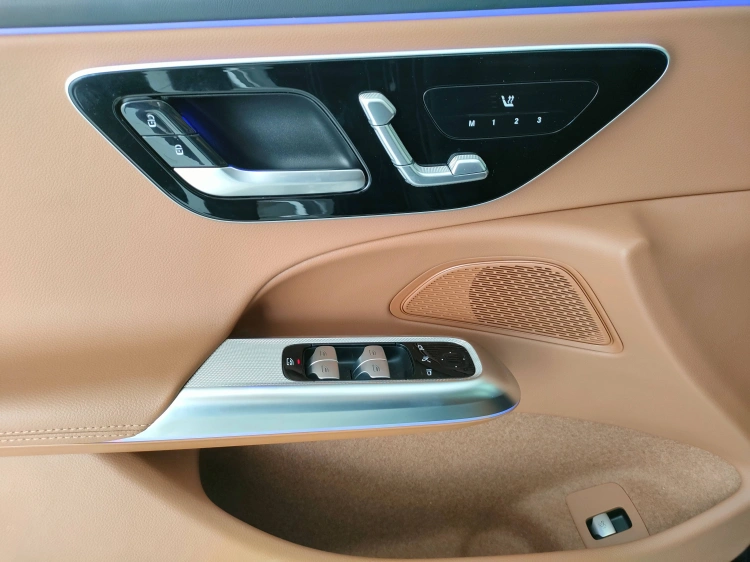 13 - Mercedes-Benz Classe E 220 d AMG Line Advanced Plus auto