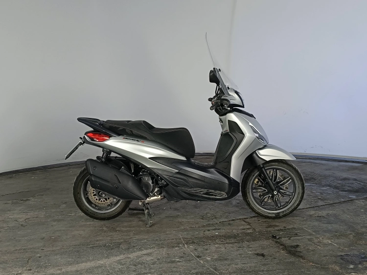 1 - Piaggio Beverly Beverly 400 hpe S abs-asr my21
