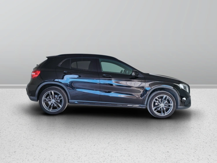 7 - Mercedes-Benz GLA 200 d Premium 4matic auto