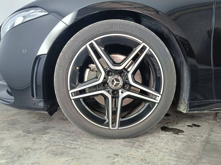 17 - Mercedes-Benz Classe A 180 d Premium