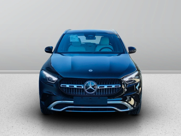 2 - Mercedes-Benz GLA 200 d automatic