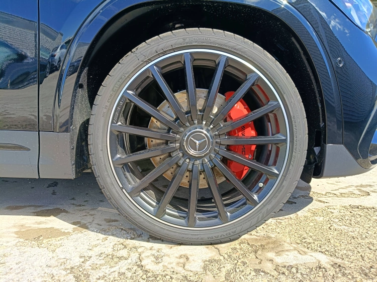 6 - Mercedes AMG GLA Mercedes-AMG GLA 35 4MATIC