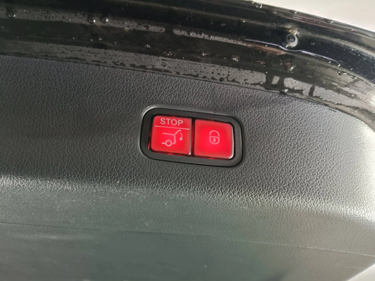 4 - Mercedes-Benz GLC 220 d AMG Premium Plus 4matic auto