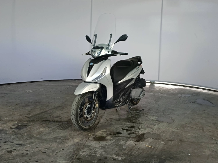 4 - Piaggio Beverly Beverly 400 hpe S abs-asr my21