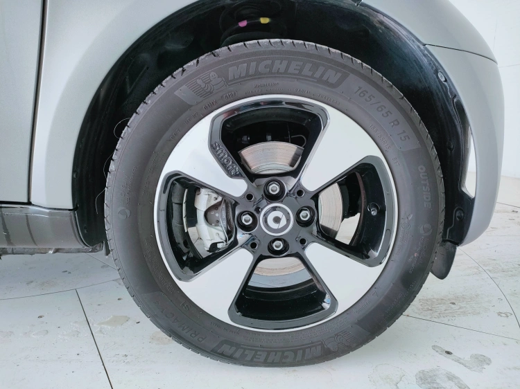 8 - smart fortwo Fortwo eq Passion 22kW