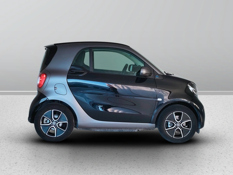 7 - smart fortwo Fortwo eq Passion 22kW