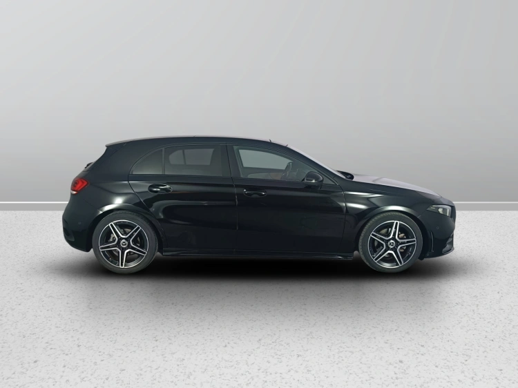 6 - Mercedes-Benz Classe A 180 d Premium
