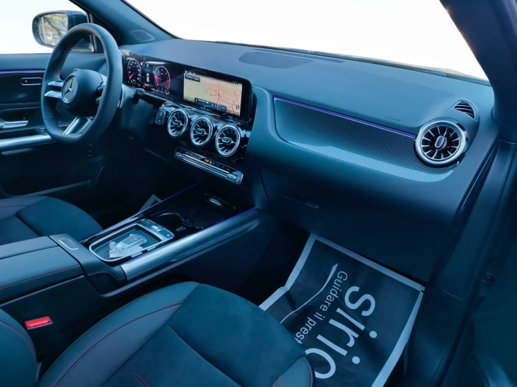 12 - Mercedes-Benz GLA 200 d automatic