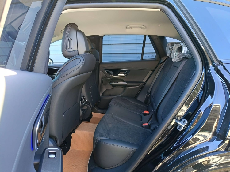 8 - Mercedes-Benz GLC 300 de 4MATIC