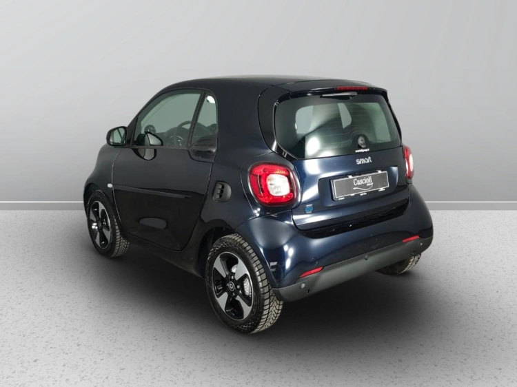 6 - smart fortwo Fortwo eq Passion 22kW