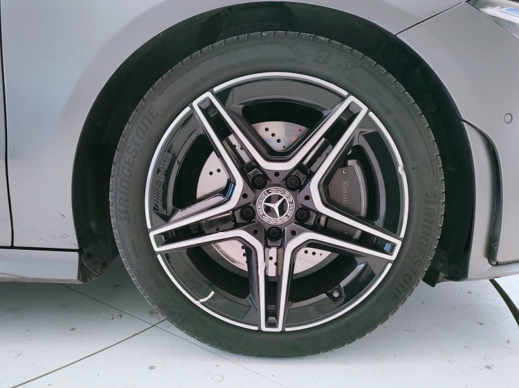 8 - Mercedes-Benz CLA Coupe 200 d Premium auto