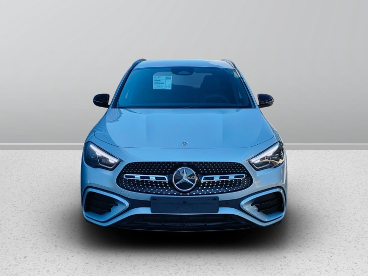 2 - Mercedes-Benz GLA 200 d automatic