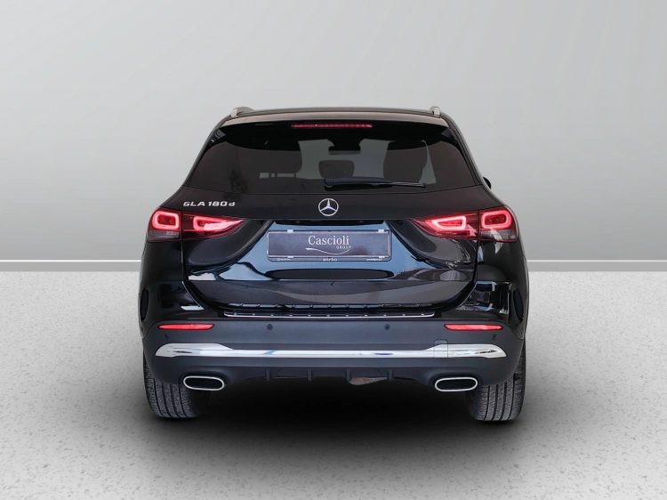 4 - Mercedes-Benz GLA 180 d Premium auto