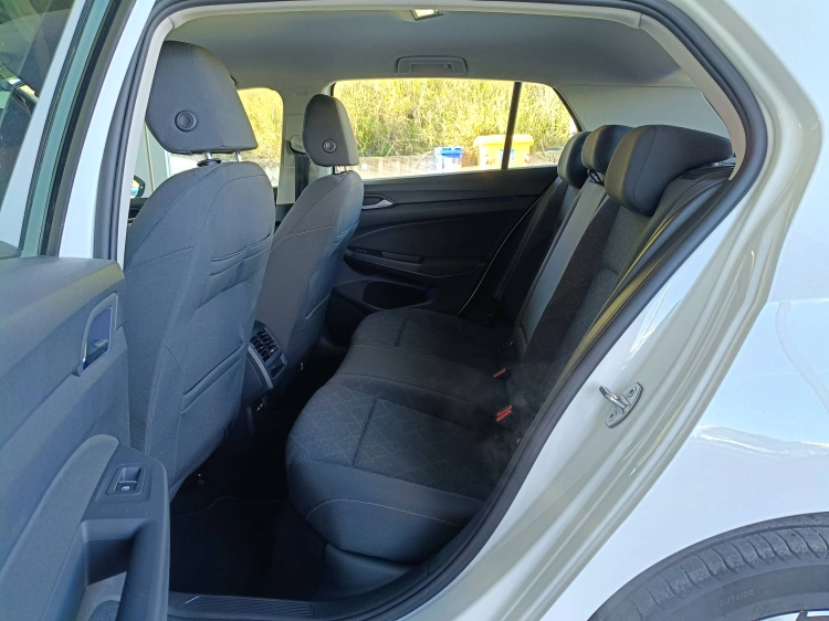 9 - Volkswagen Golf Golf 1.5 tgi Life 130cv dsg