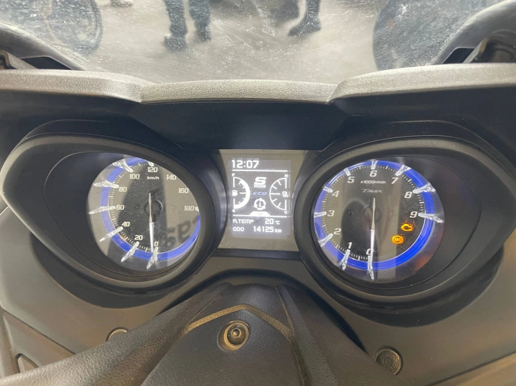 4 - Yamaha T T  - MAX 560