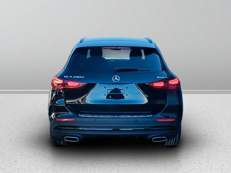 4 - Mercedes-Benz GLA 200 d Automatic 4MATIC