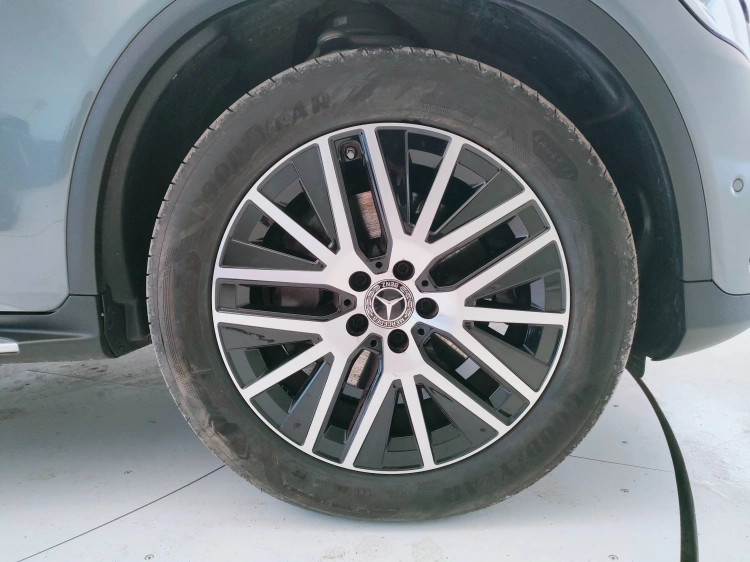 8 - Mercedes-Benz GLC 220 d Business 4matic auto