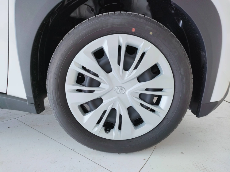 8 - Toyota AYGO X AYGO X 10B MT ACTIVE MY24