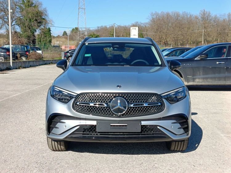 2 - Mercedes-Benz GLC 300 de 4MATIC