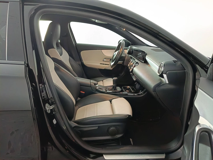 11 - Mercedes-Benz Classe A 180 d Premium