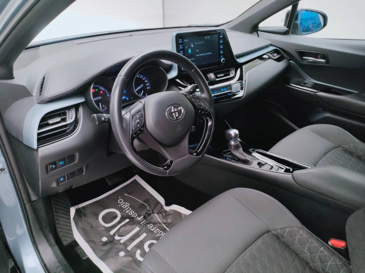 13 - Toyota C-HR C-HR 2.0h Trend e-cvt