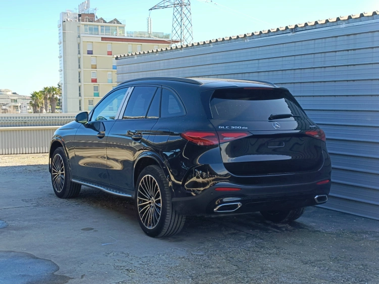 4 - Mercedes-Benz GLC 300 de 4MATIC