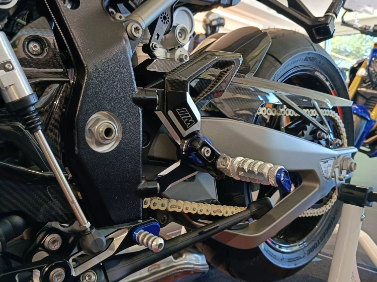 10 - BMW Motorrad R M 1000 R