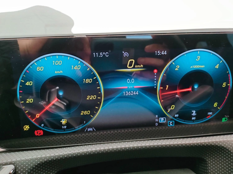 14 - Mercedes-Benz CLA Coupe 200 d Premium auto