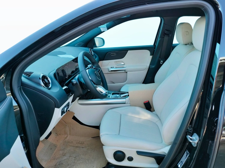 11 - Mercedes-Benz GLA 200 d automatic