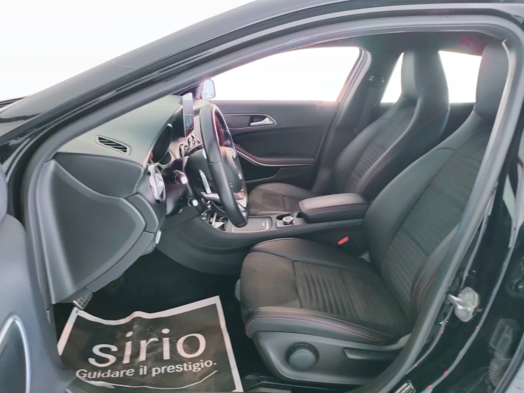 14 - Mercedes-Benz GLA 200 d Premium 4matic auto