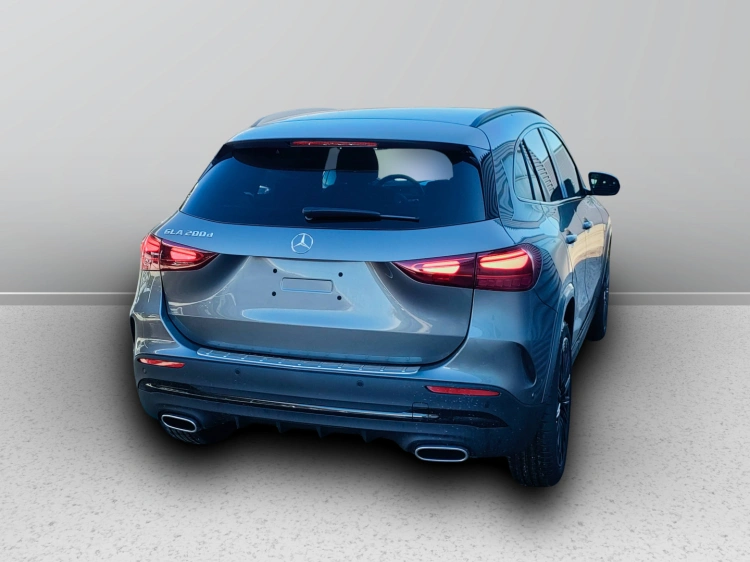 6 - Mercedes-Benz GLA 200 d automatic