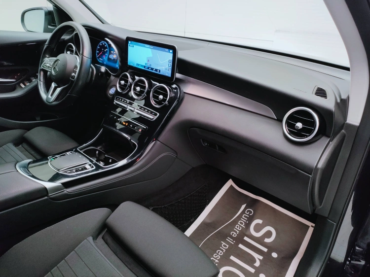 12 - Mercedes-Benz GLC 220 d Sport 4matic auto