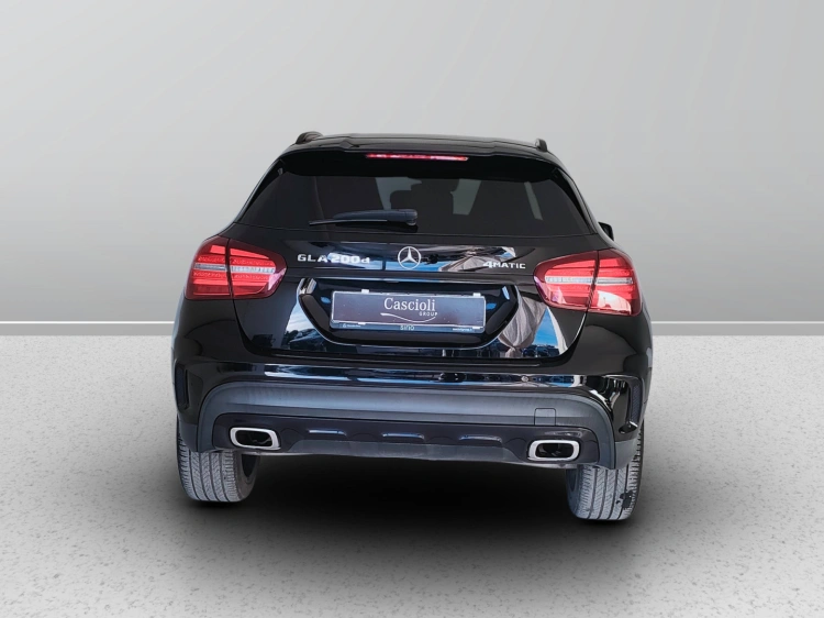 4 - Mercedes-Benz GLA 200 d Premium 4matic auto