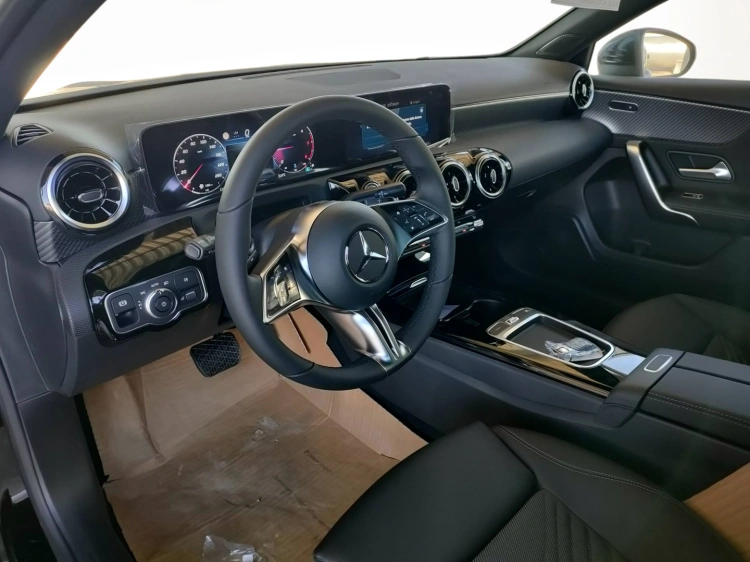 11 - Mercedes-Benz Classe A 180 d Automatic