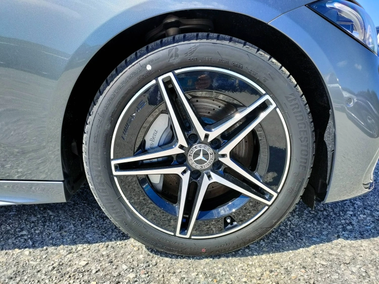 7 - Mercedes-Benz Classe C 220 d 4MATIC