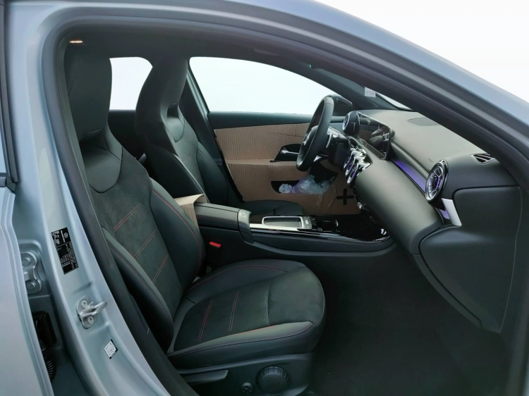 11 - Mercedes-Benz Classe A 180 d Automatic