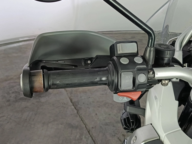 6 - BMW Motorrad GS R 1200 GS