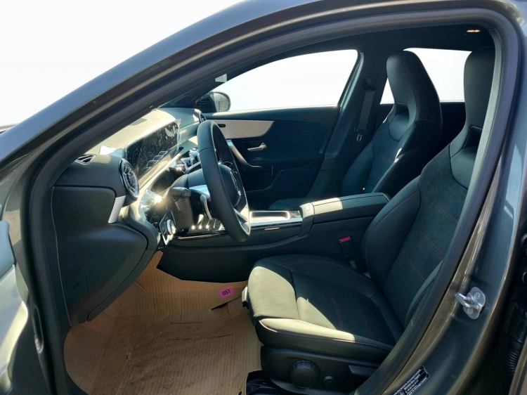 10 - Mercedes-Benz Classe A 180 d Automatic