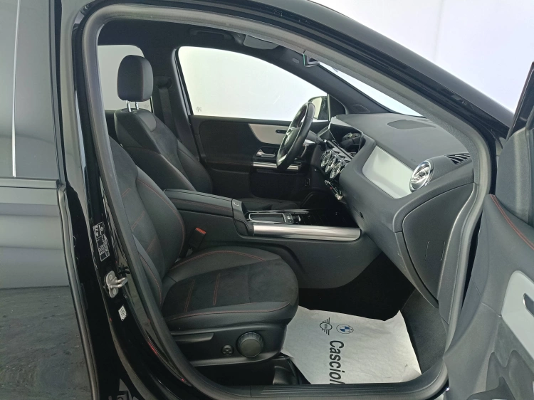 12 - Mercedes-Benz Classe B 180 d AMG Line Premium auto