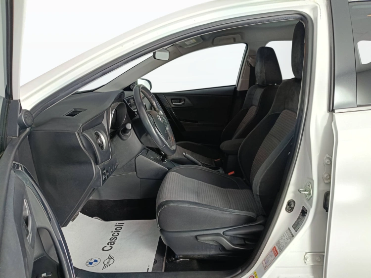 8 - Toyota Auris Auris 1.8h Style cvt