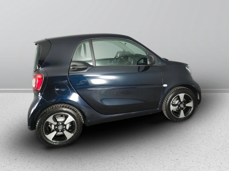 7 - smart fortwo Fortwo eq Passion 22kW