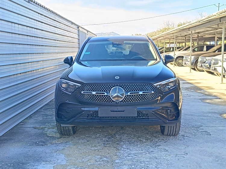 2 - Mercedes-Benz GLC 300 de 4MATIC