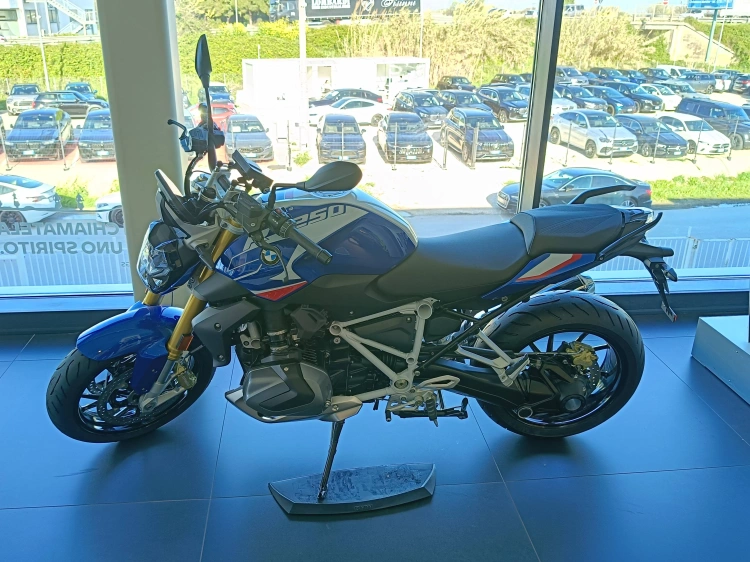 2 - BMW Motorrad R R 1250 R