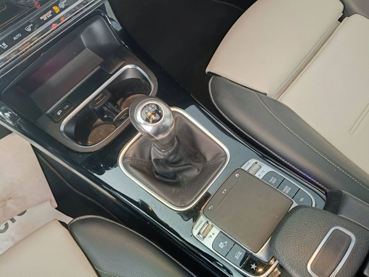 14 - Mercedes-Benz Classe A 180 d Premium