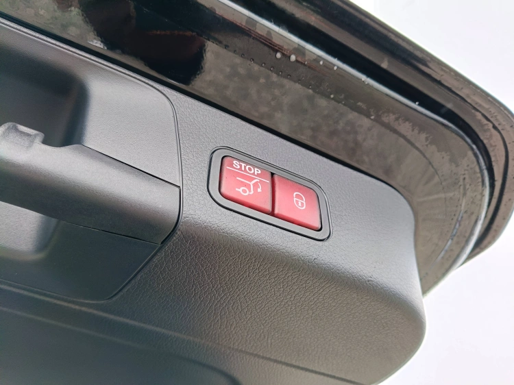 13 - Mercedes-Benz GLB 200 d Automatic