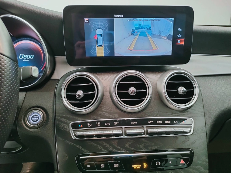 13 - Mercedes-Benz GLC 220 d Premium 4matic auto